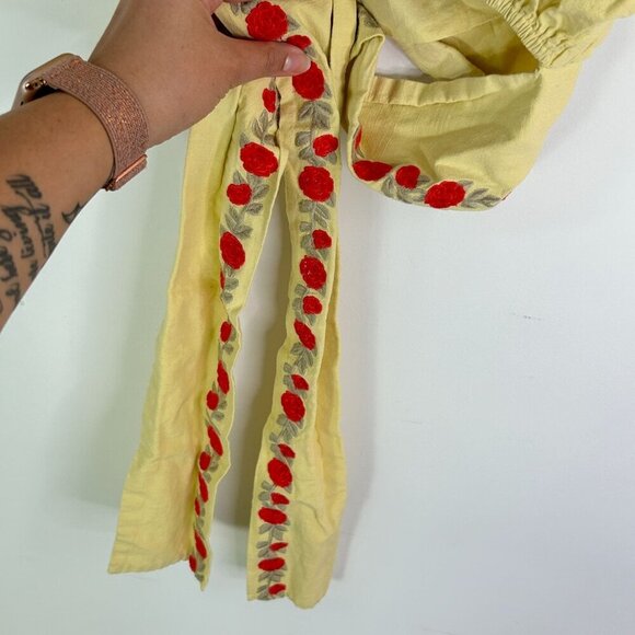 Herencia Collection yellow crop top with rose embroidery size small - Picture 9 of 10